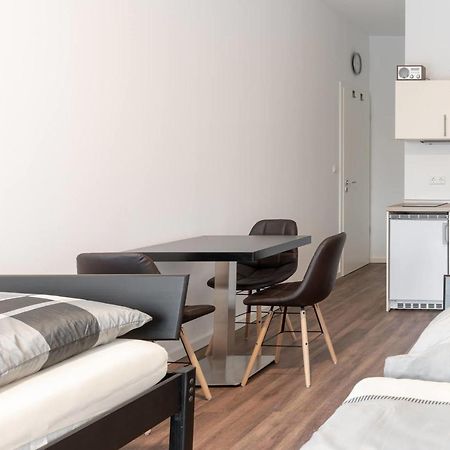 Monteurzimmer Berlin Pankow Mit Dachterrasse - Nur 10 Min. Von Der A10 - 3 Zimmer/ 7 Betten Εξωτερικό φωτογραφία