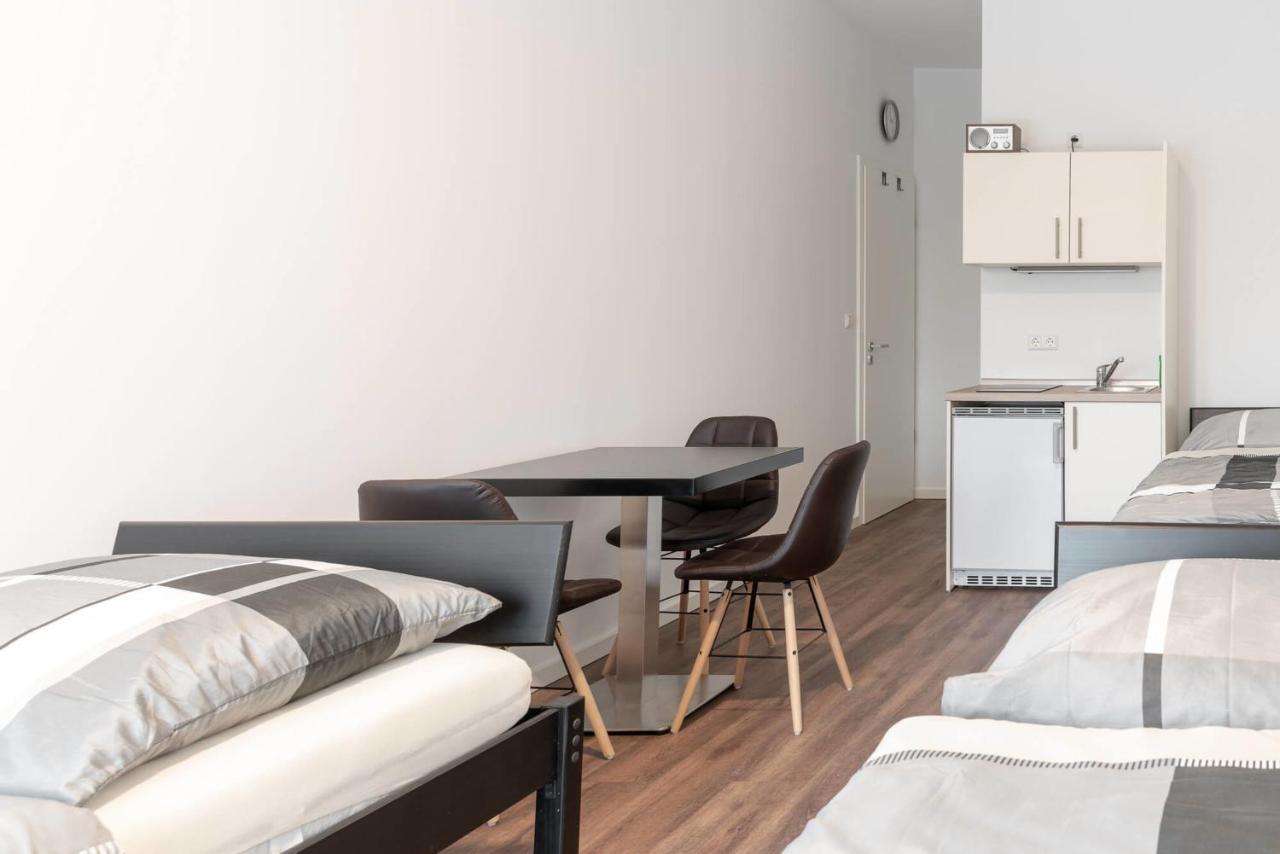 Monteurzimmer Berlin Pankow Mit Dachterrasse - Nur 10 Min. Von Der A10 - 3 Zimmer/ 7 Betten Εξωτερικό φωτογραφία