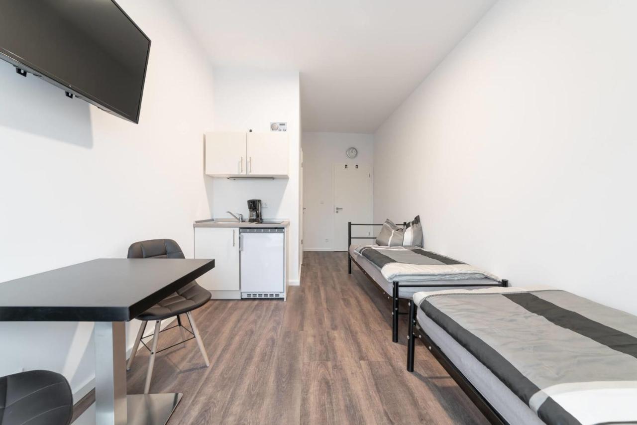 Monteurzimmer Berlin Pankow Mit Dachterrasse - Nur 10 Min. Von Der A10 - 3 Zimmer/ 7 Betten Εξωτερικό φωτογραφία