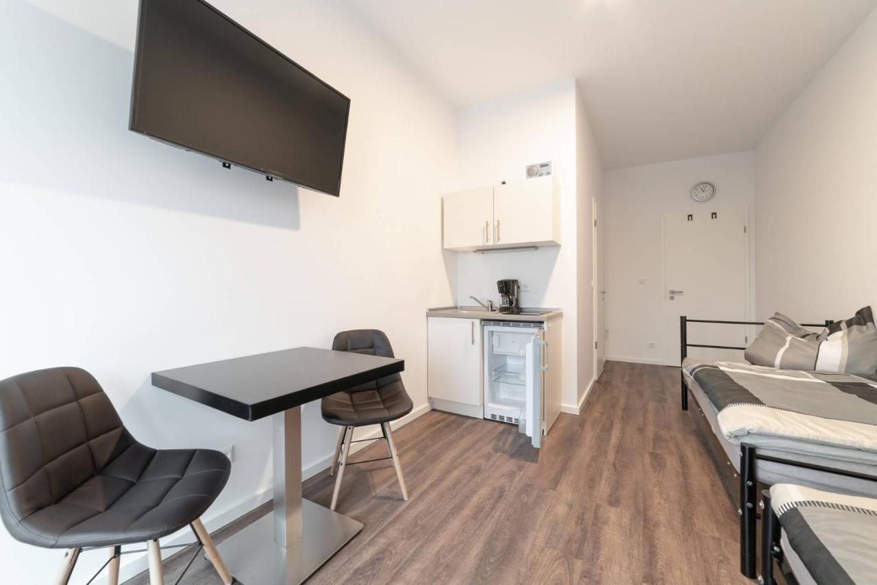 Monteurzimmer Berlin Pankow Mit Dachterrasse - Nur 10 Min. Von Der A10 - 3 Zimmer/ 7 Betten Εξωτερικό φωτογραφία
