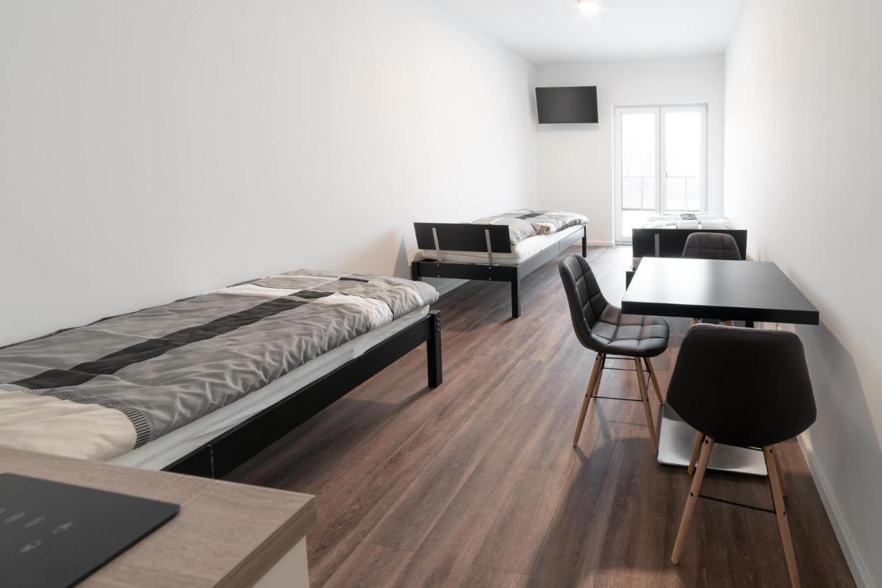 Monteurzimmer Berlin Pankow Mit Dachterrasse - Nur 10 Min. Von Der A10 - 3 Zimmer/ 7 Betten Εξωτερικό φωτογραφία